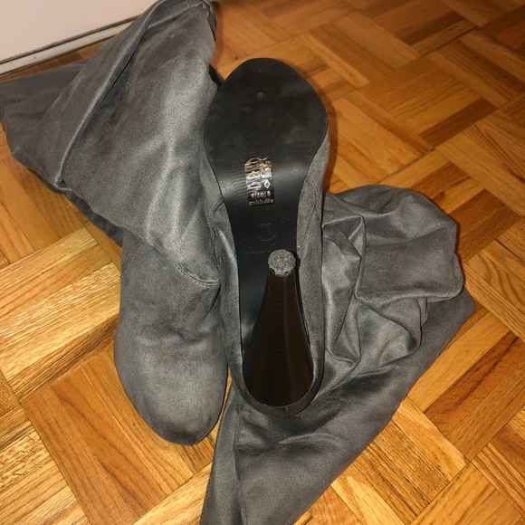 Over the knee high suede grey heel boots - Picture 4 of 4